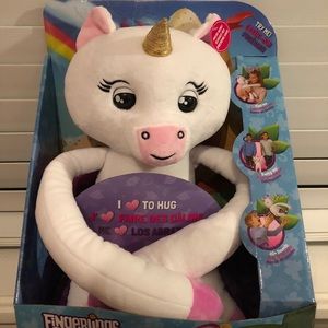 Fingerling Hugs. Gigi. Brand New